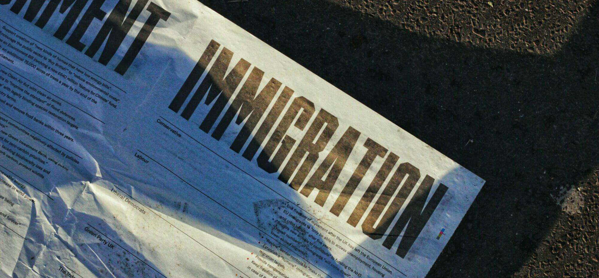 Papel blanco impreso donde dice "Immigration" | Biden