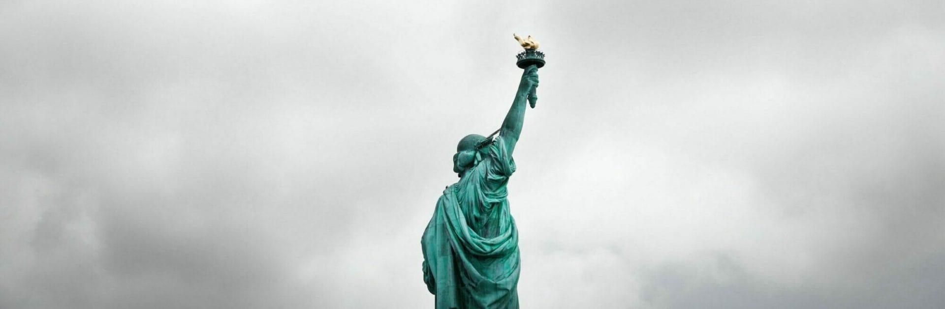Estatua de la Libertad - Anuncian suspensión de tratados de migración 