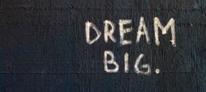 Letrero que dice "dream big" sueña en grande - Dream Act - Reforma Migratoria